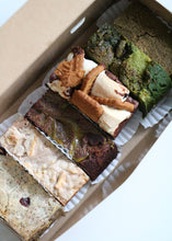 Load image into Gallery viewer, Assorted Brownie Box