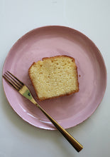 Load image into Gallery viewer, Assorted Sliced Cakes
